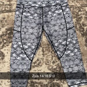 ZYIA Snake Pattern Leggings - Black and White